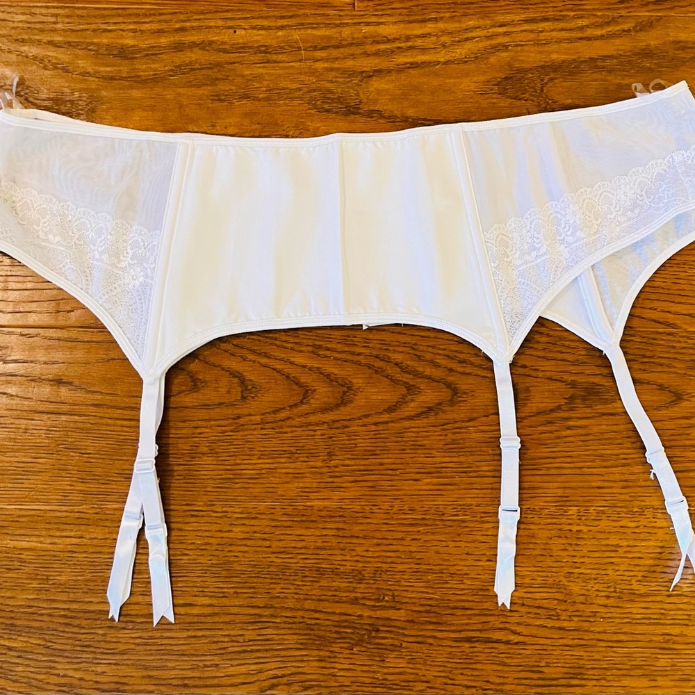 Chic White Lace Garter‎ Belt - Picture 2 of 9